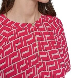 KARL LAGERFELD PARIS WOMEN'S Teaberry PRINTED CHIFFON PLEATED TOP size XS Tall